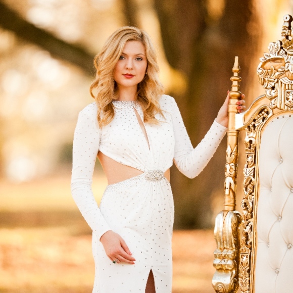 Stunning Long White Formal Size 6 - Picture 3 of 4